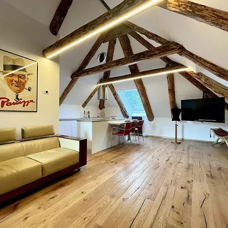 Mansarda Luxury شقة